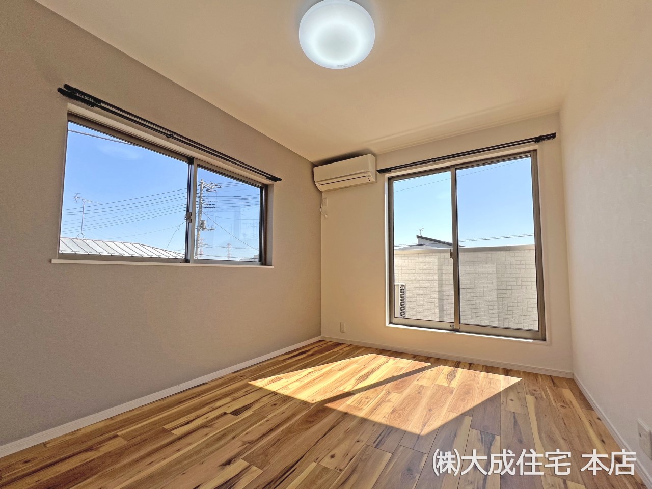 洋室-自然光が差し込みやすいです^^ 現地写真2025.3.10撮影
