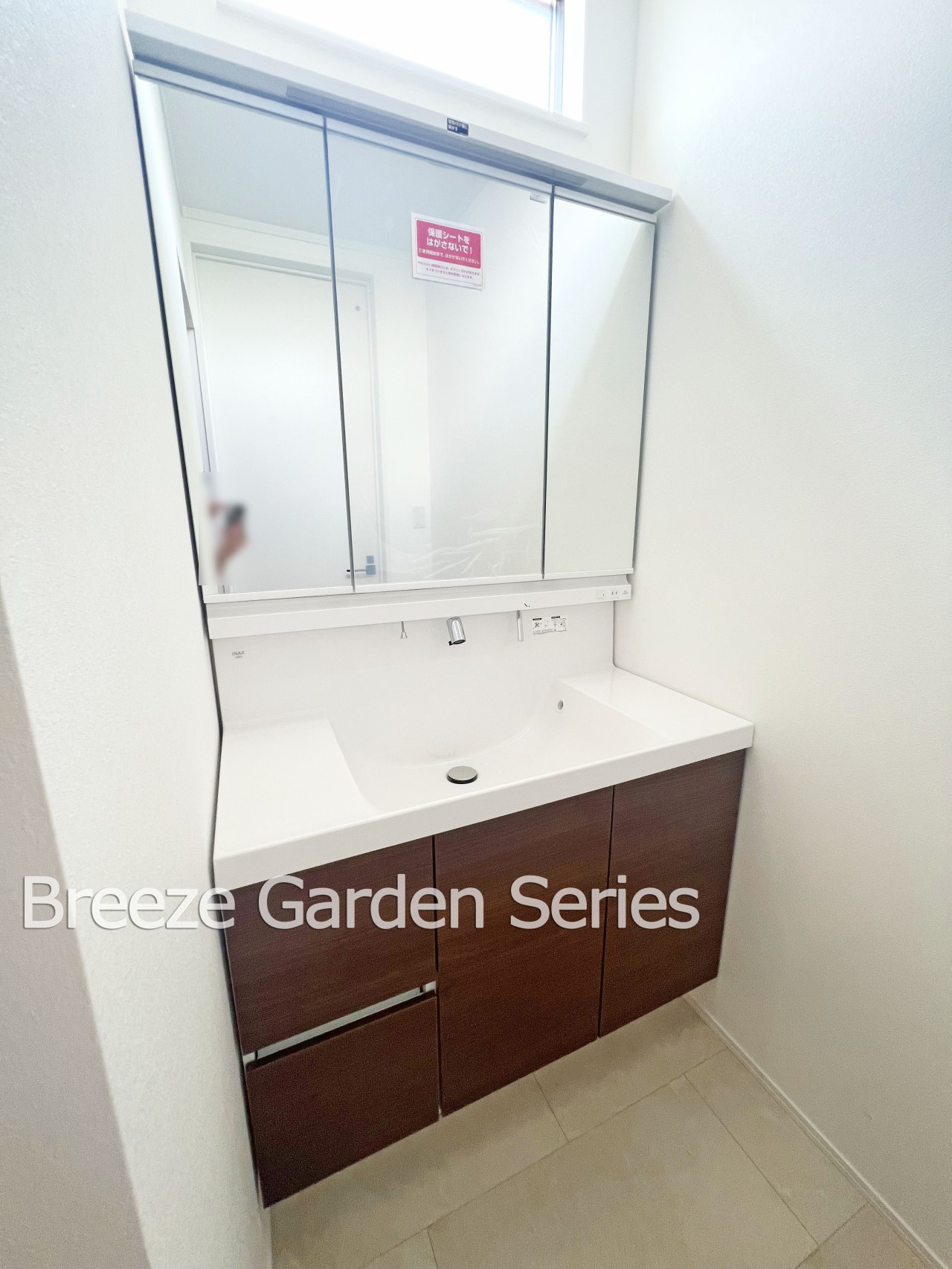 建物プラン例(内観)-TAISEIこだわりの参考プラン:三方から姿をチェックできる三面鏡付き洗面化粧台