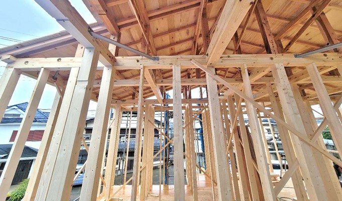 その他建物プラン例-参考プラン:強度のばらつきが少ない構造用集成材を使用。また、地震・台風時に発生する水平力に対して強い力が生まれ、より強固な床を作り出すことができる剛床工法を採用しています。