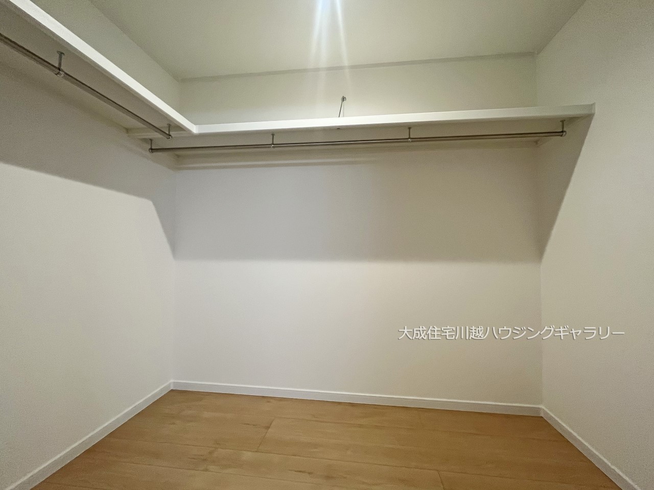 ウォークインクローゼット-脱衣室横のウォークインクローゼット、大容量です^^ 現地写真2024.8.5撮影