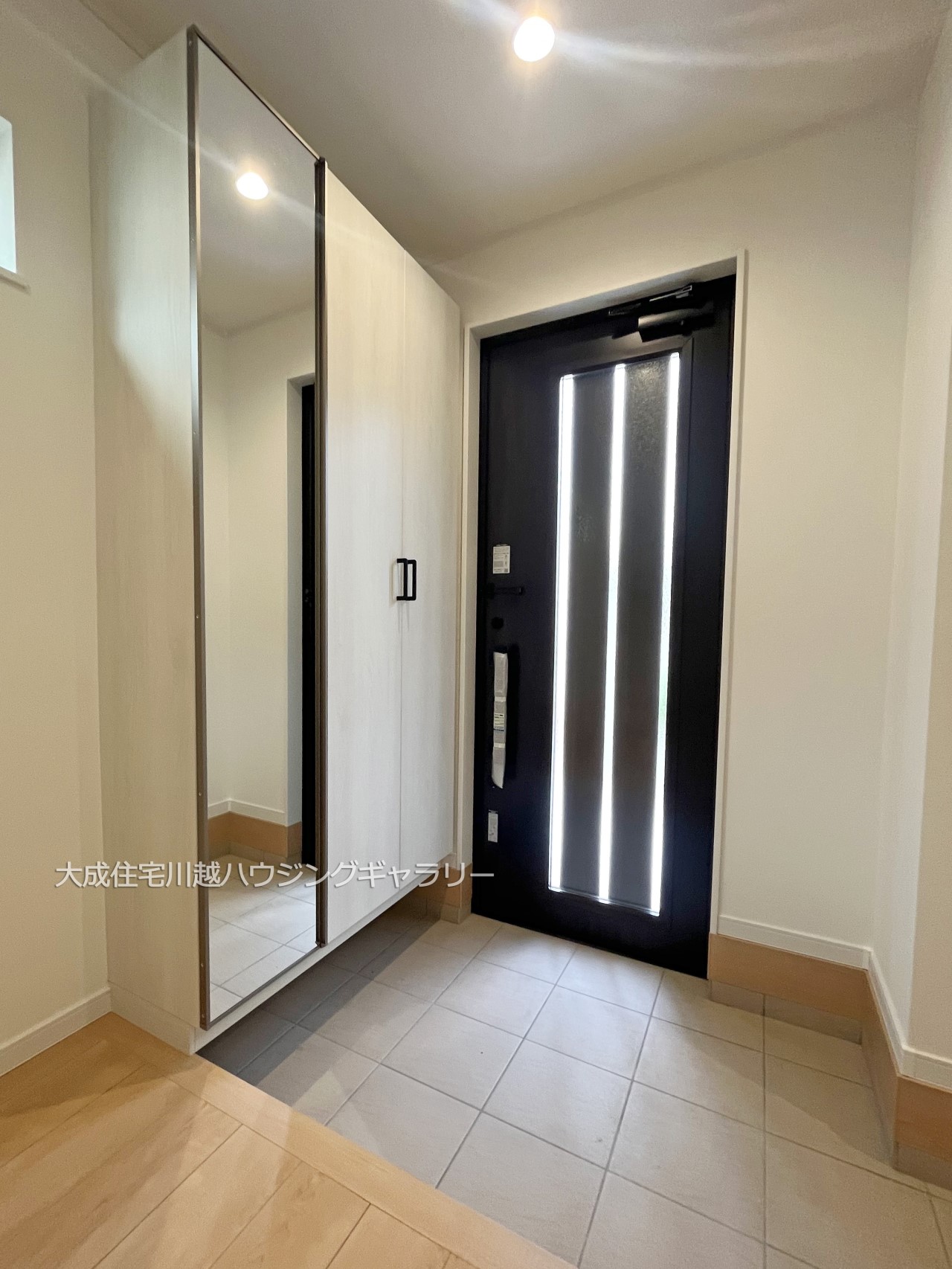 収納-外出前の最終チェックもバッチリ可能な鏡付き収納。 現地写真2024.8.5撮影