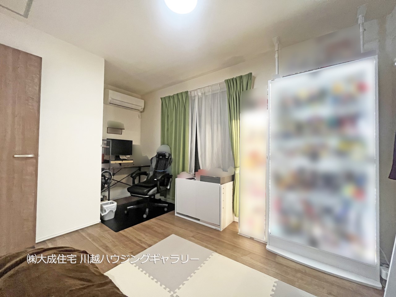 子供部屋-２階洋室６帖。バルコニーへの出入りが可能な居室です。　現地写真2025.4.6撮影