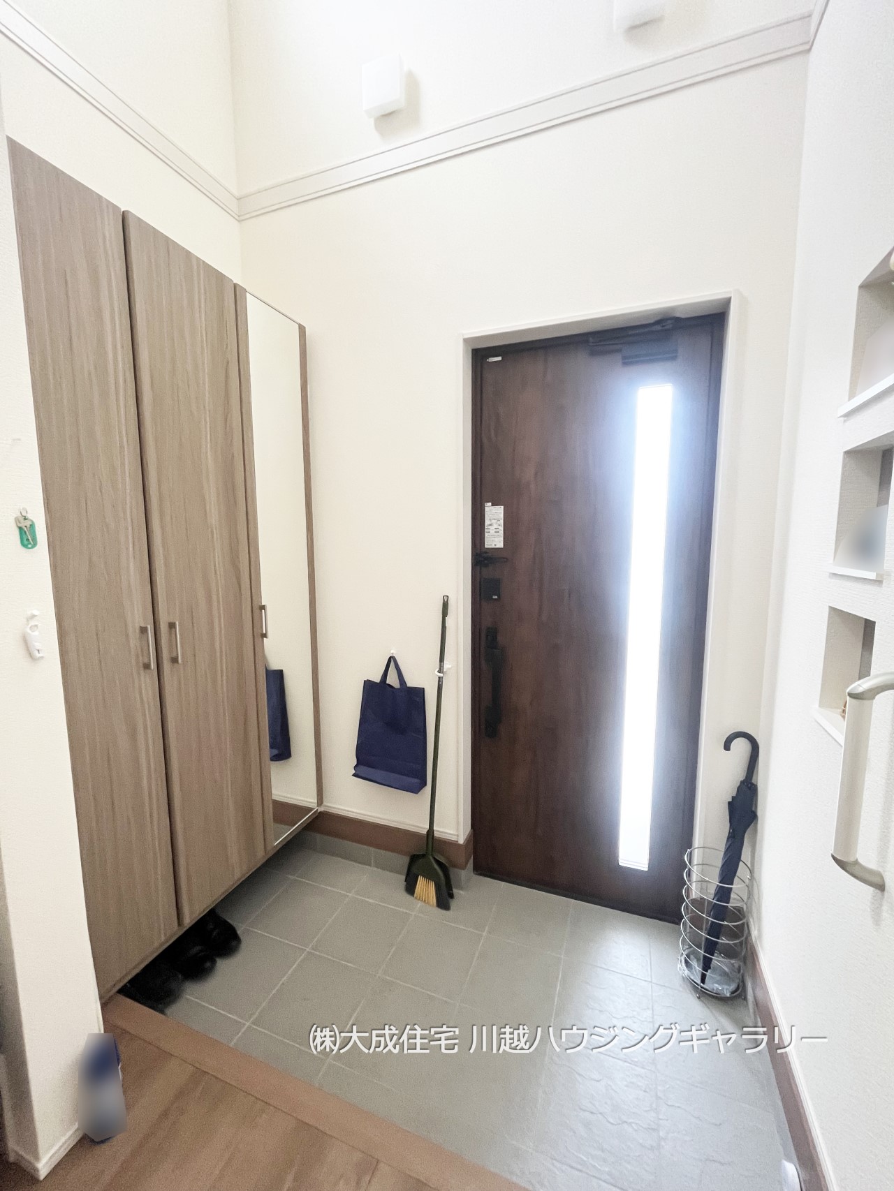 玄関-玄関がスッキリ片付いた状態を保てる収納ございます。　現地写真2025.4.6撮影