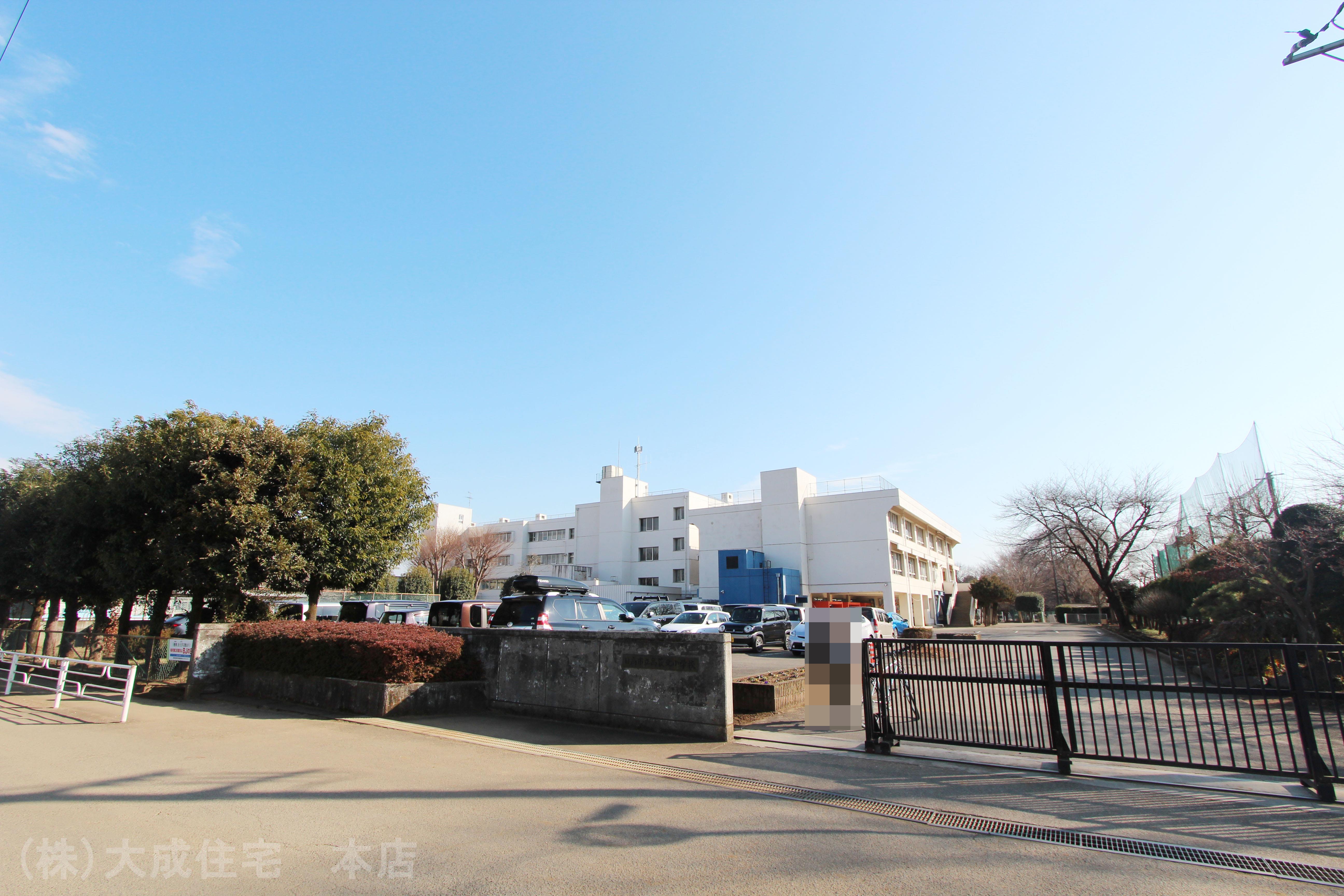 小学校(1300m)-日高市立高萩北小学校(教育目標は「想像力豊かな児童の育成と創造力溢れる学校づくり」です。)