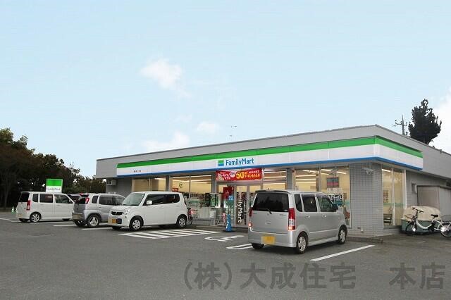 コンビニ(300m)-ファミリーマート 鶴ヶ島藤金店(徒歩4分につき ちょっとしたお買い物にも便利です^^)