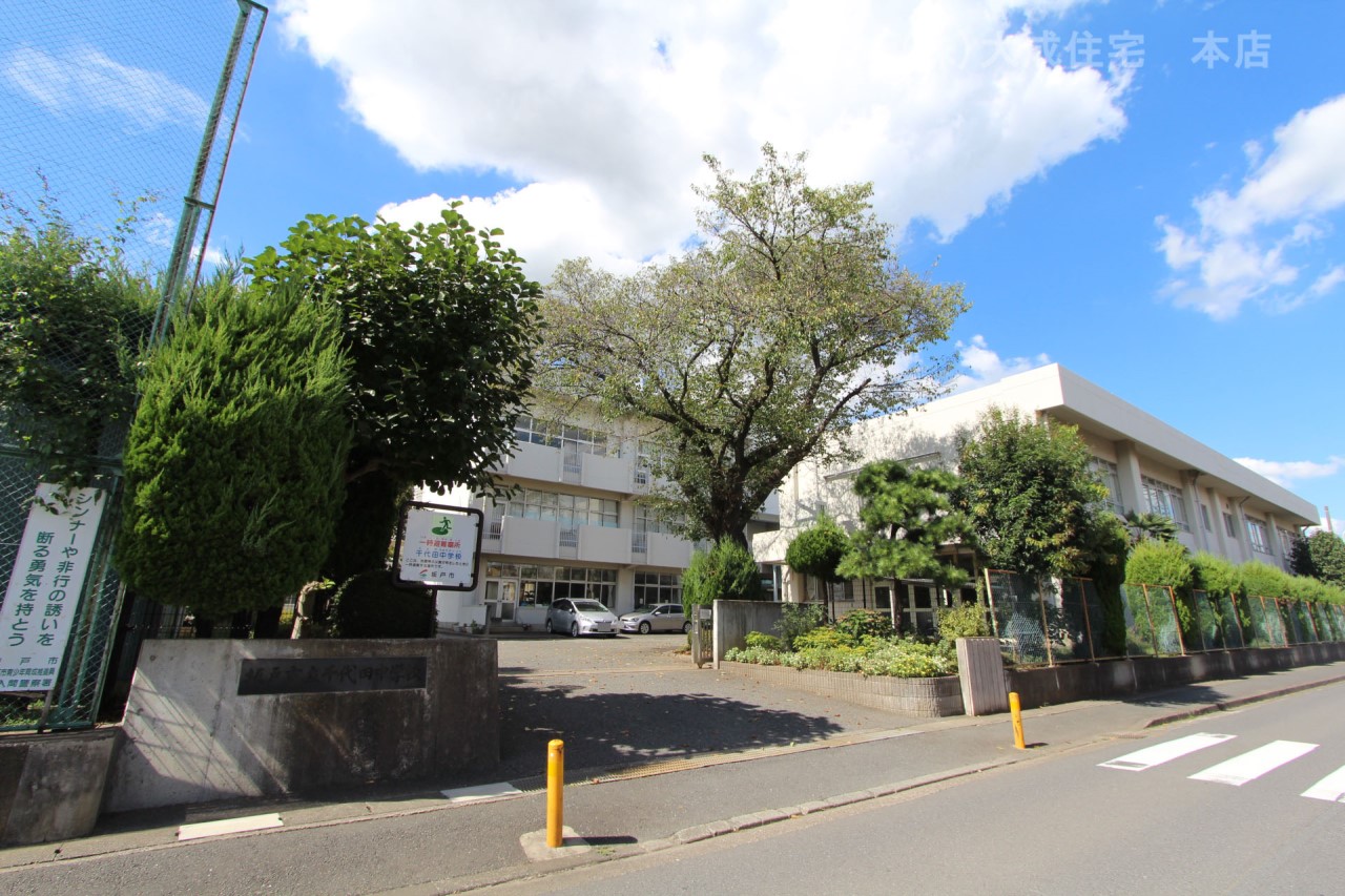 中学校(300m)-坂戸市立千代田中学校(徒歩4分。部活動などで帰りが遅くなっても安心の近さです＾＾)