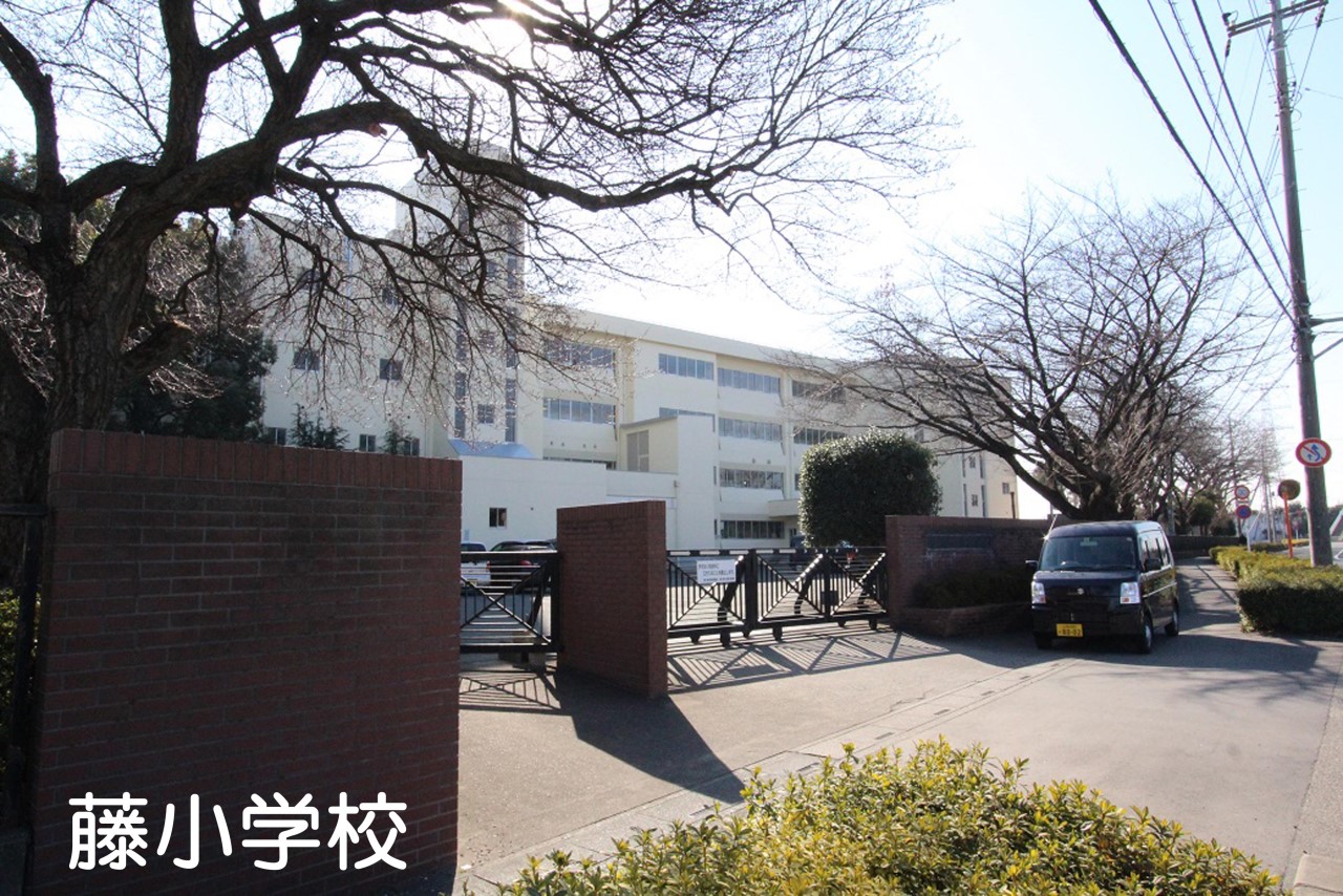 小学校(240m)-鶴ヶ島市立藤小学校(徒歩３分。小さいお子様の毎日の登下校に安心です＾＾)