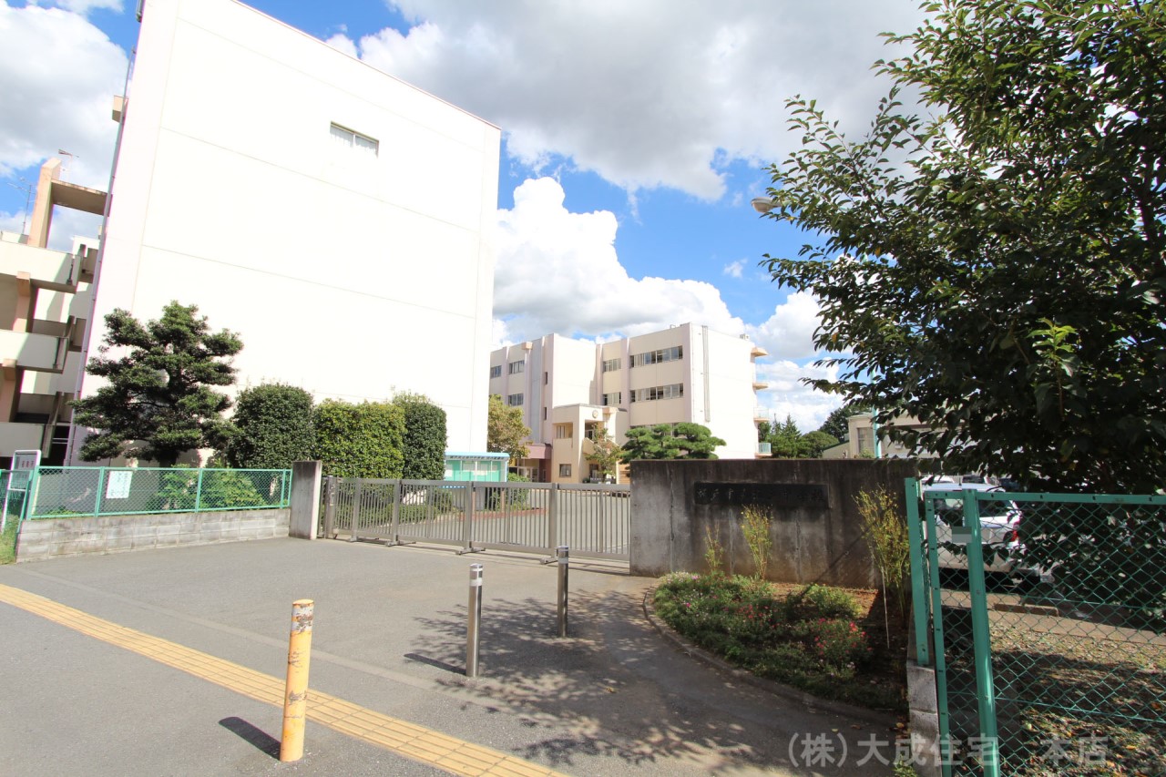 中学校(500m)-坂戸市立坂戸中学校(徒歩６分につき、部活で帰りが遅くなっても安心です。)