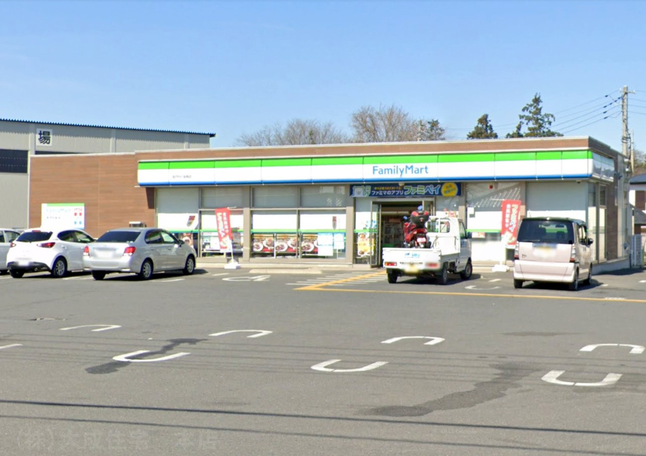 コンビニ(1200m)-ファミリーマート 坂戸中小坂南店(徒歩15分 便利な24時間営業^^)
