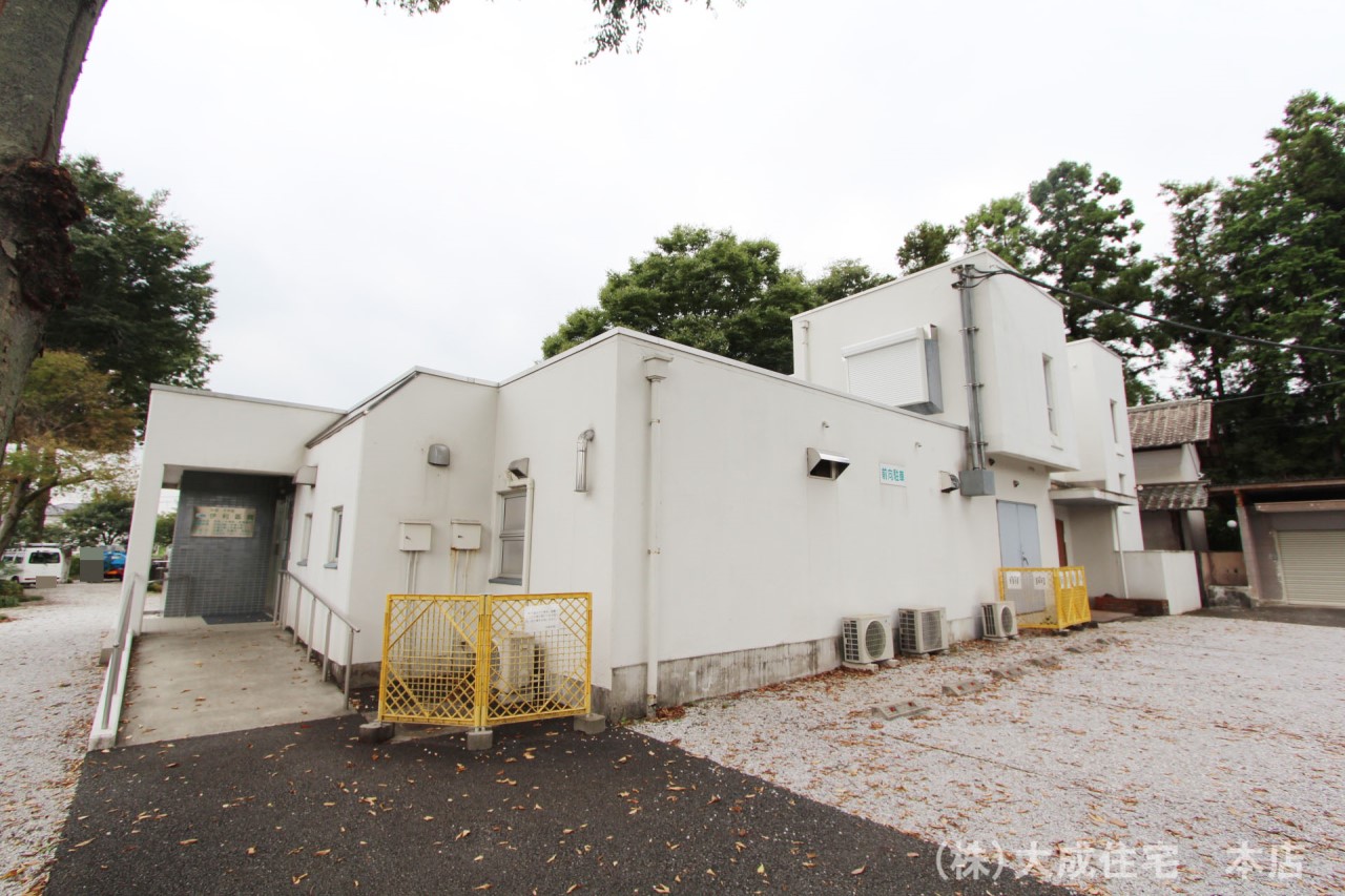 病院(1300m)-伊利医院(徒歩17分　診察科目：内科 小児科 放射線科)