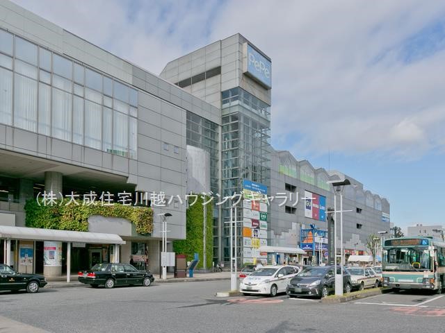 駅(2200m)-西武新宿線「本川越」駅(徒歩２８分。またはバス乗車７分、「氷川神社前」停歩４分。)