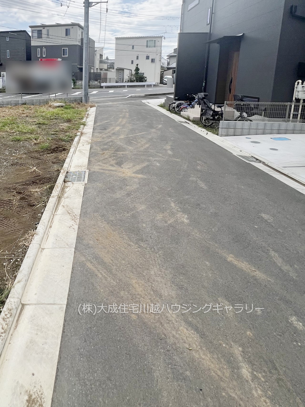 前面道路含む現地写真-前面道路（４.２ｍ開発道路）　６区画：現地写真2024.10.7撮影