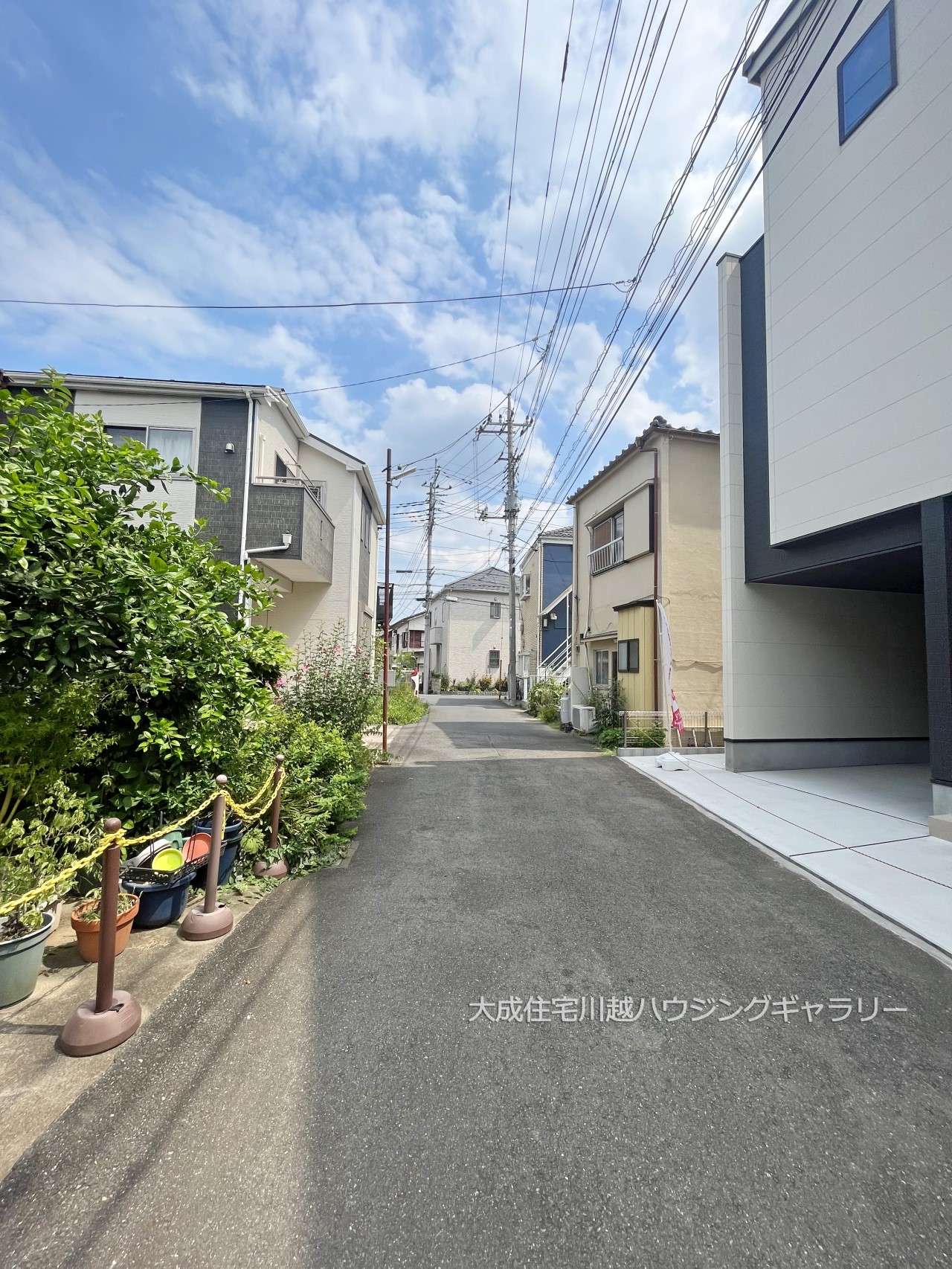 前面道路含む現地写真-前面道路(北東側約4m位置指定道路) 現地写真2024.8.5撮影