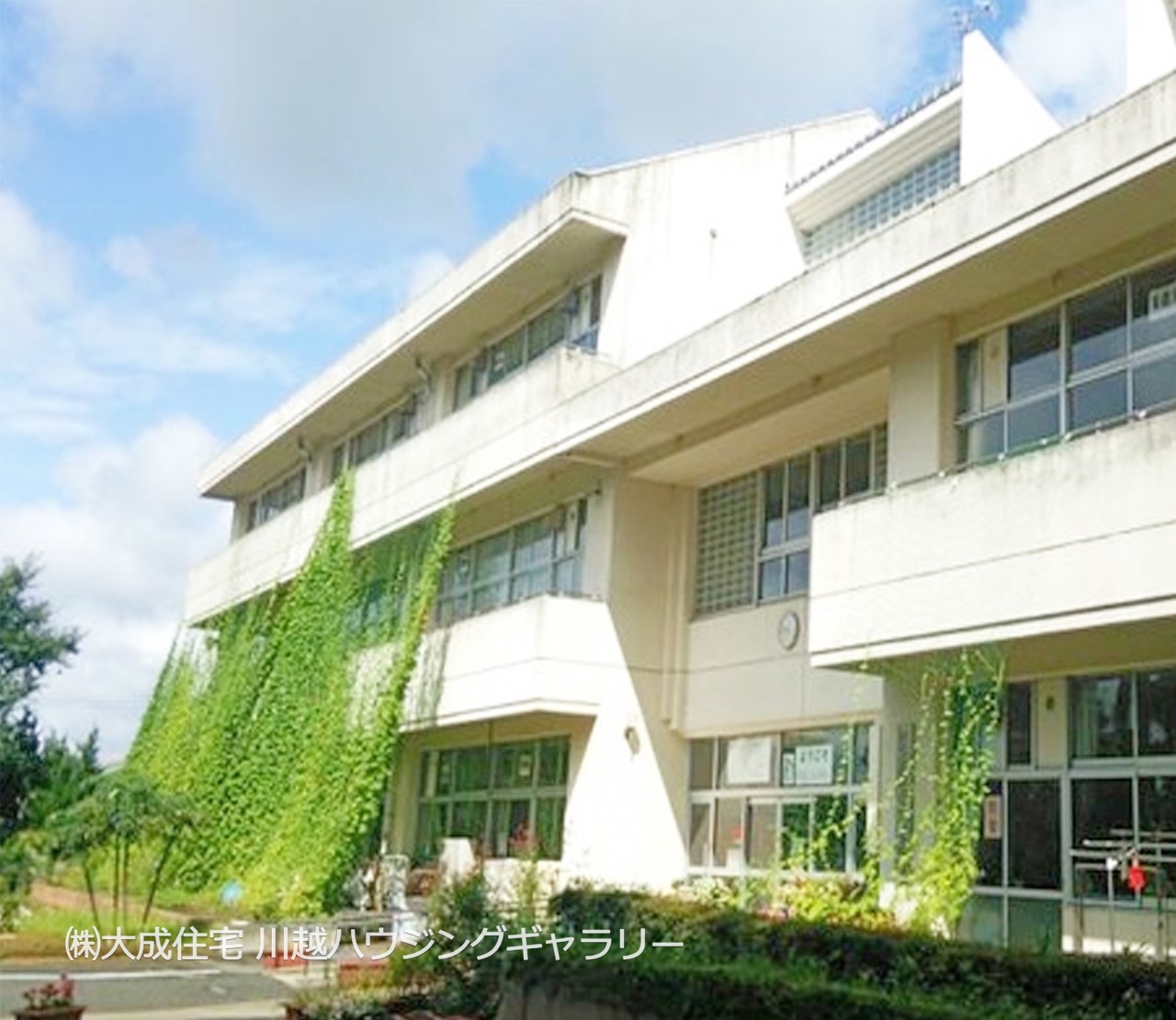 小学校(2100m)-熊谷市立江南南小学校(徒歩２７分。学校教育目標：～夢と志をはぐくむ学校～すすんで学ぶ子・思いやりのある子・たくましい子)