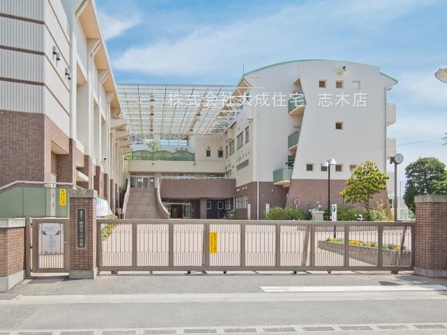 中学校(700m)-朝霞第一中学校(徒歩９分。校舎が新しく綺麗です＾＾)