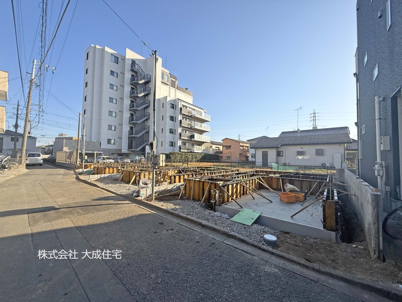 現地外観写真-Ａ号棟：南向きにつき、陽当り・通風共に良好です！　現地写真2026.1.17撮影